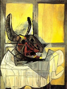 Pablo Picasso Painting - Cabeza de toro sobre una mesa cubista de 1942 Pablo Picasso